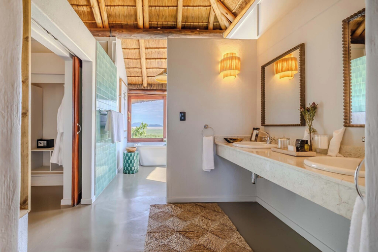 Bathroom 4, Buffalo Ridge Safari Lodge, Ngaka Modiri Molema