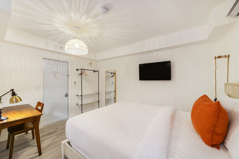 Room 3, Alton Road, Miami-Dade