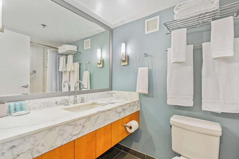 Bathroom 4, Castle at Ala Moana Hotel, Honolulu