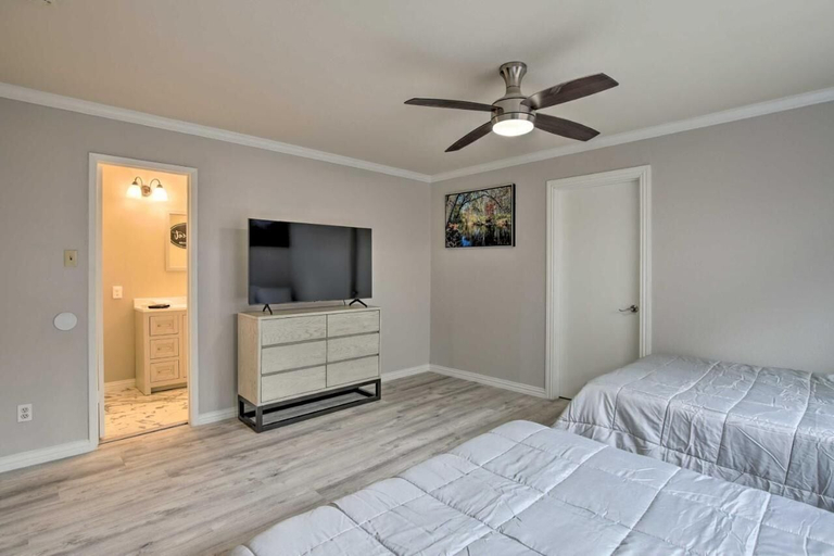 Interior 5, Texas - Collins 3210, Saint Tammany