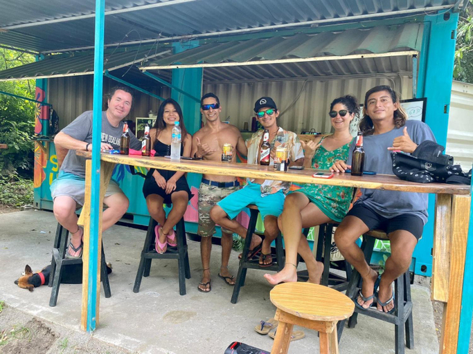 Food & Drinks 4, Surf House, Tamanique