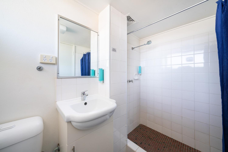 Bathroom 3, Bathurst Studio Apartments, Bathurst Regional - Pt A