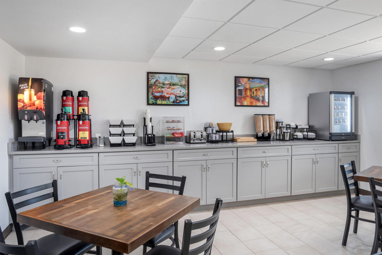 Food & Drinks 5, SureStay Studio By Best Western Gonzales, Ascension