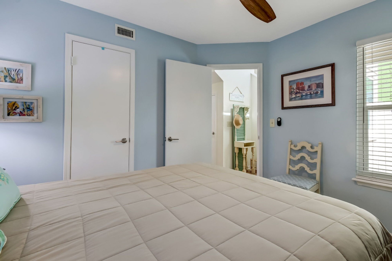 Interior 4, 2646b 1st Ave, Nassau