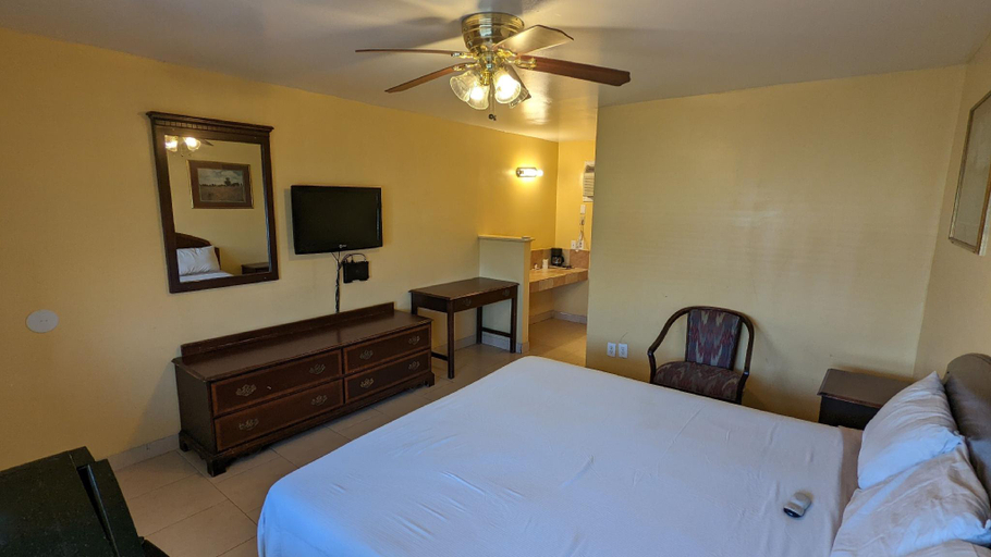 Bedroom 2, Canadian Inn, Hemphill