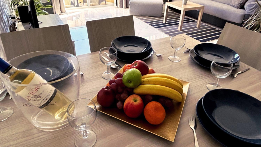 Food & Drinks 4, Arzella Apartments