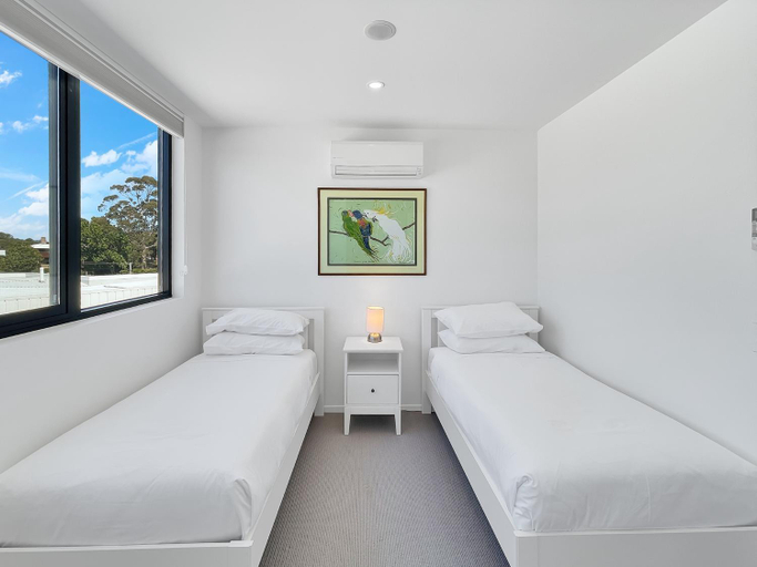 5, Modern 2-Bedroom Apartment with Pool Access, Eurobodalla