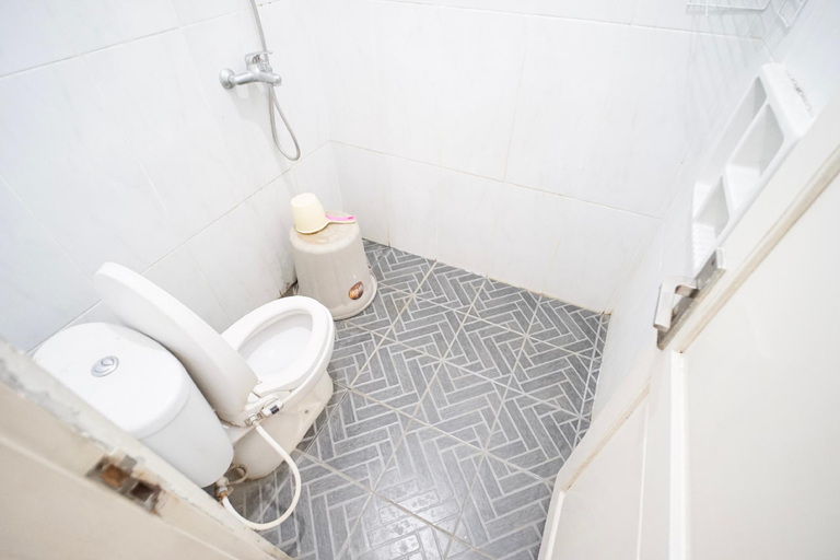 Bathroom 5, Rajawali House Homestay Jogja, Sleman