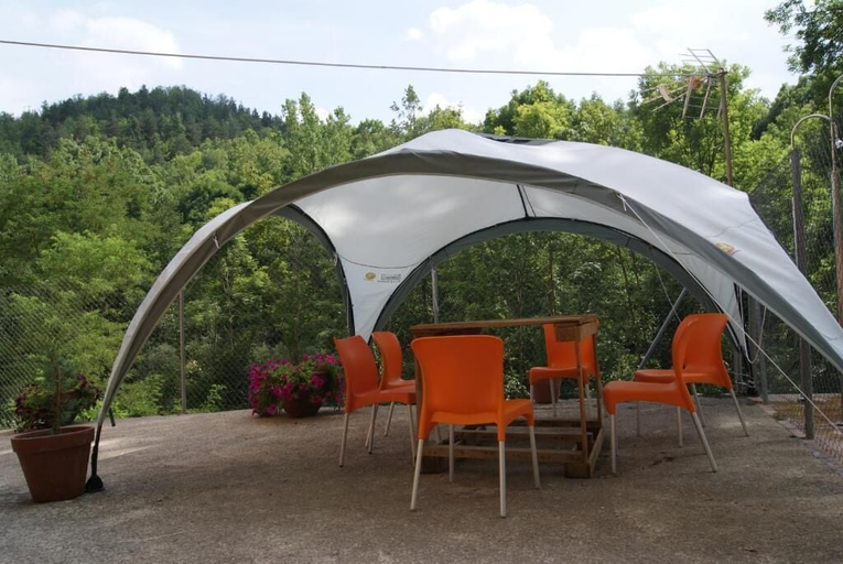 Outdoor dining, Alberg Roques Blanques, Girona