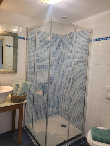 Bathroom 3, Chez Catharina Oldtimer B&B, Meuse