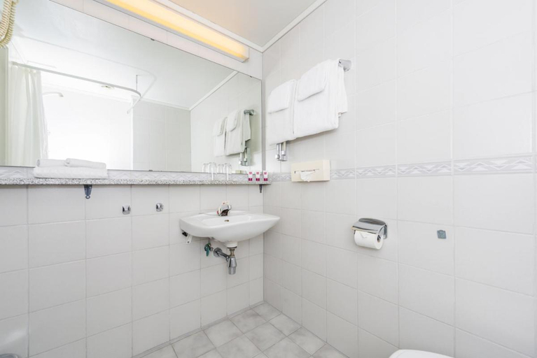 Bathroom, Thon Hotel Varsog, Surnadal