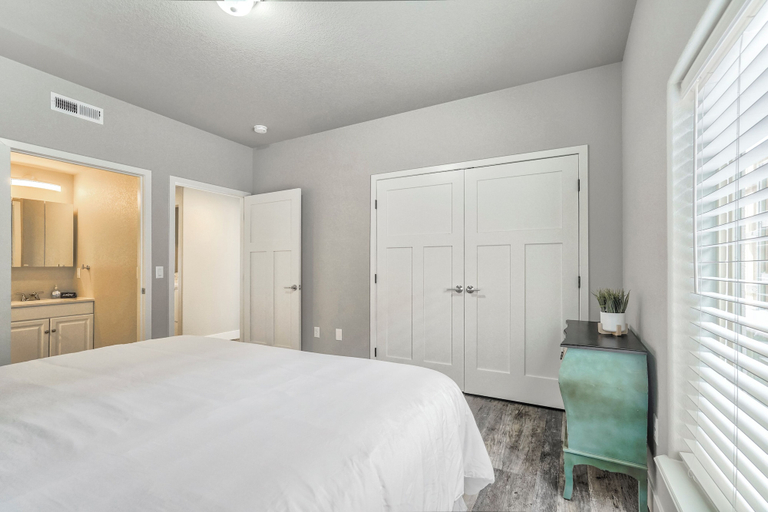 Interior 3, 5370 N Union Unit101, El Paso