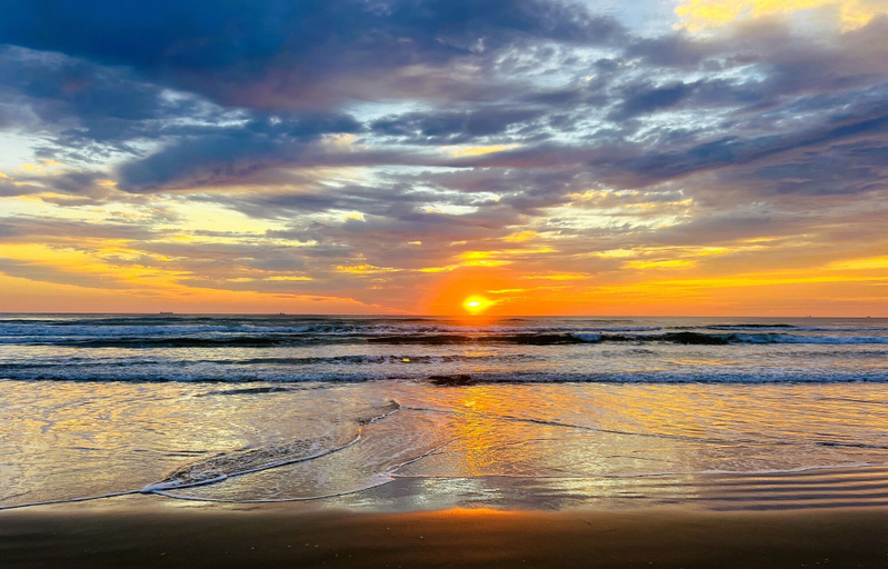 Beach 4, Nothing Between You & The Beach 2 Bedroom Condo, Cameron
