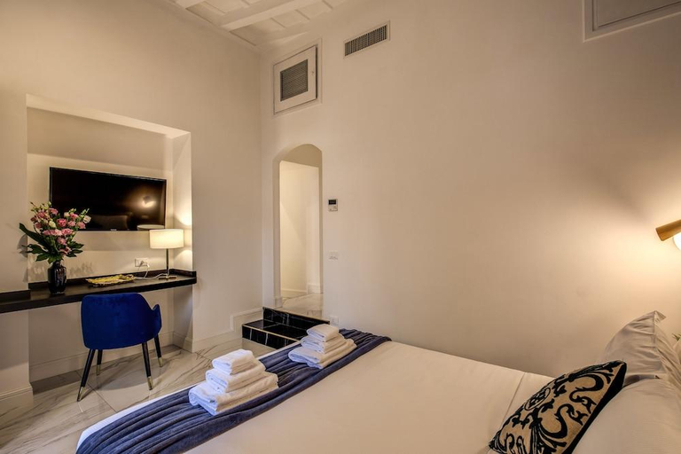 Bedroom 4, Little Queen Pantheon, Roma