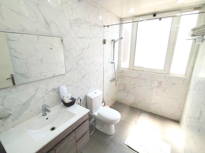 Bathroom 5, White House Suites, Beirut