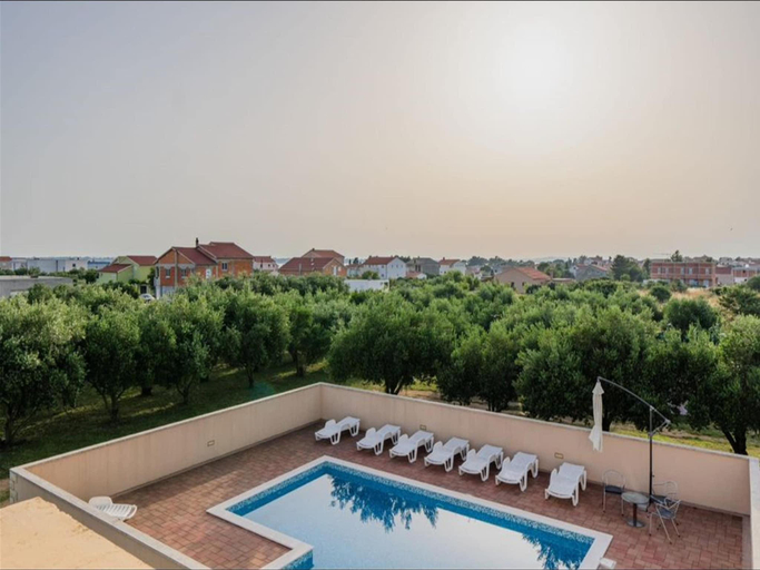 Others 2, Villa in Vrsi with Pool near Sandy Beach, Nin