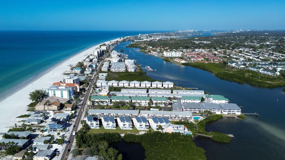 Aerial view 5, Bayview Villas - Bayview Shores, Pinellas