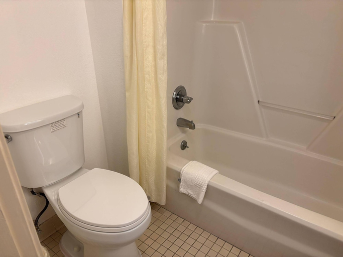 Bathroom 4, Econo Lodge Yazoo City, Yazoo
