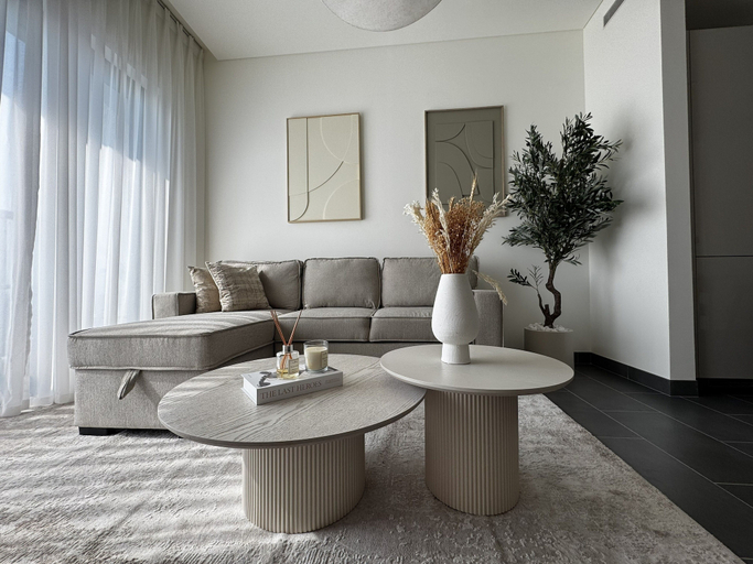 Living area 5, Luxury 1BR Apartment with Pool Access, Dubai