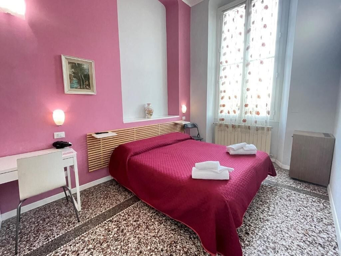 Bedroom 2, Hotel Serena, Genova