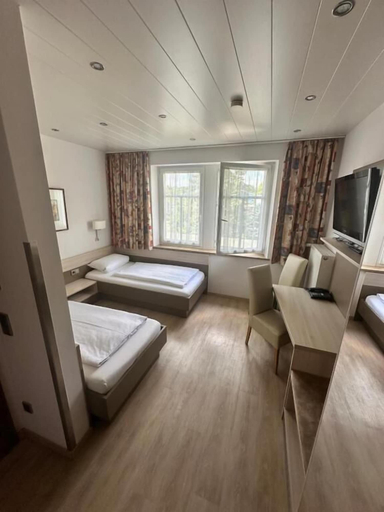 Bedroom 3, Hotel Goldenes Fass, Ansbach