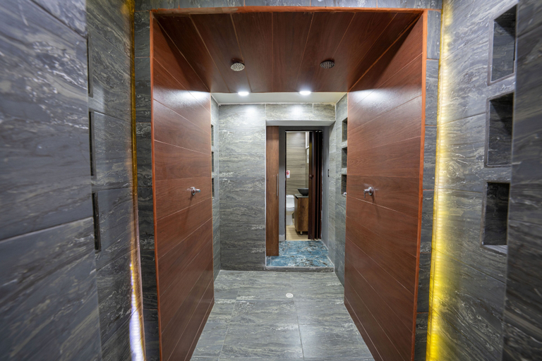 Interior 2, 6 Bedroom Apartment with Massive Jacuzzi, Medellín
