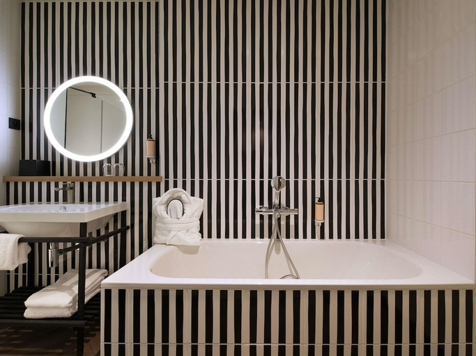 Bathroom 4, Mercure Grand Hotel Metz Centre Cathedrale, Moselle