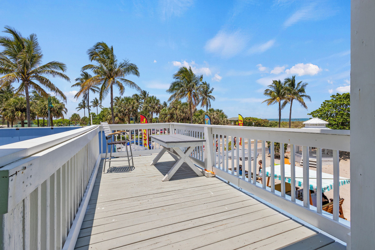 Interior 4, Oceanfront Inn Room #9 - Inlet View - King Bed, Saint Lucie