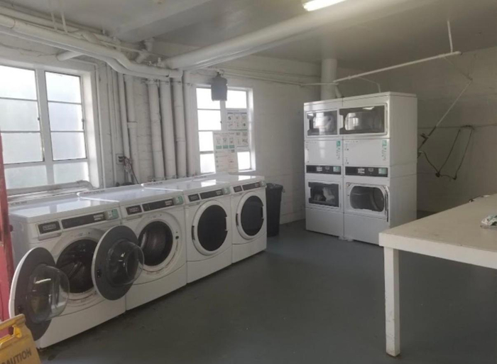 Others 5, Spacious 2 Bedroom 2 Bathroom Unit Great Location, Los Angeles
