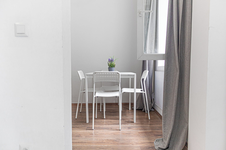Dining 3, Comfy Stay Near AKH Perfect For Traveler, Wien