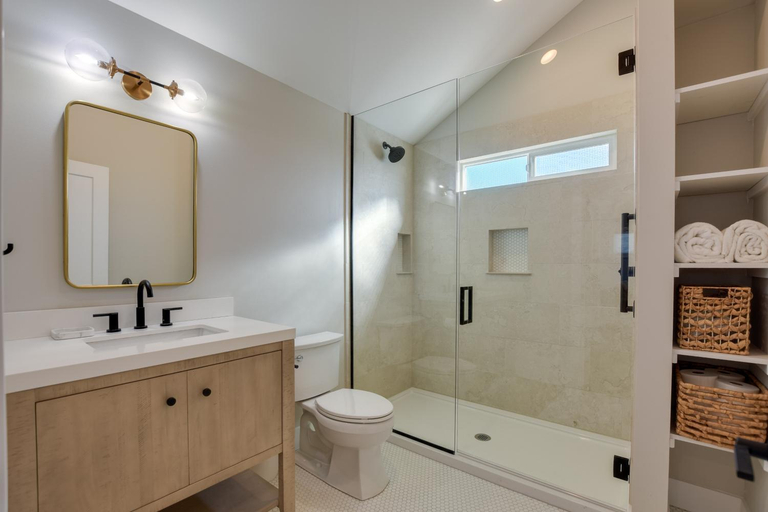 Bathroom 3, The Waves, Clatsop