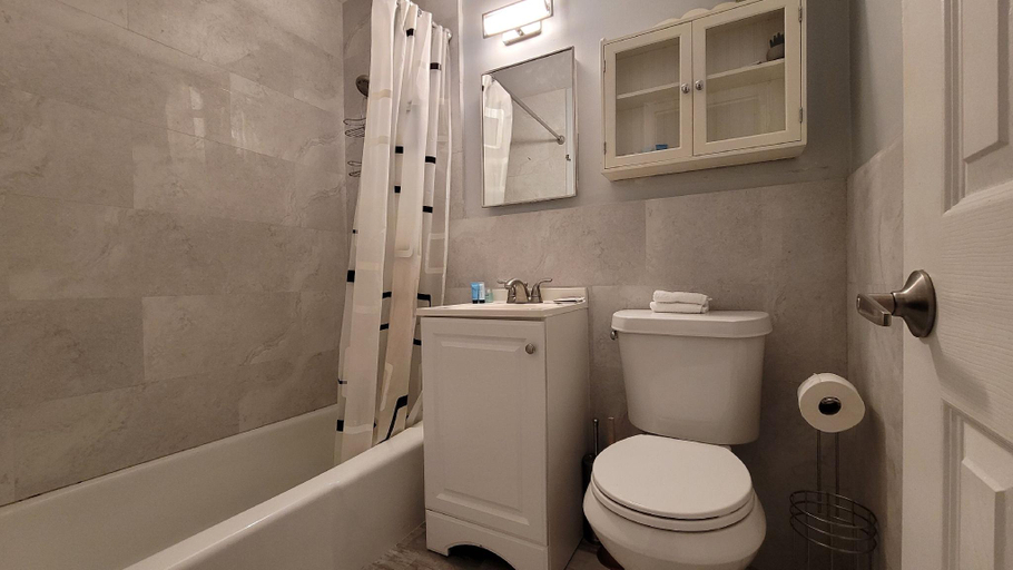 Bathroom 3, Beachway Inn, Palm Beach