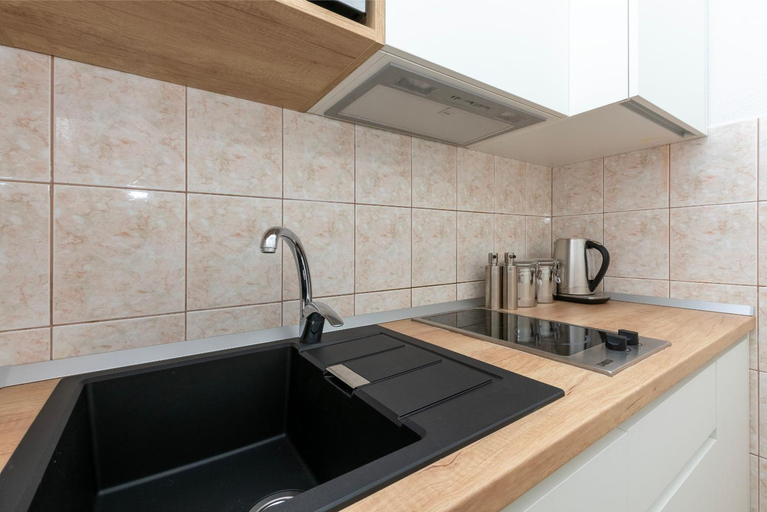 Others 4, Rooms Maza, Brela