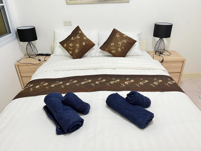 Bedroom, Elephant Sports Bar and Accommodation, Phuket Island