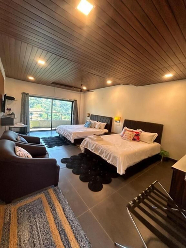 Room 4, VANDHAARA LUXURY STAYS, Pune