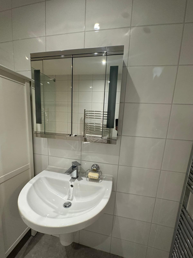Bathroom 2, Randall Farm, Kent
