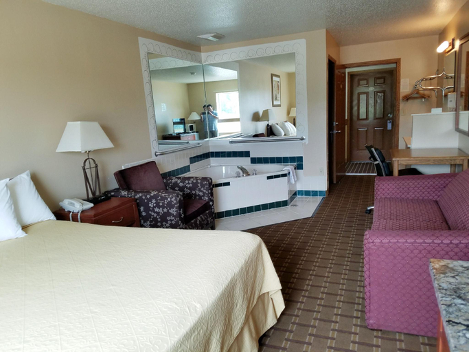 Bedroom 3, Inn of the Pines, Adams