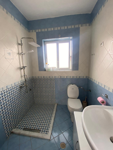 Bathroom 3, Vila Ridvani, Korçës