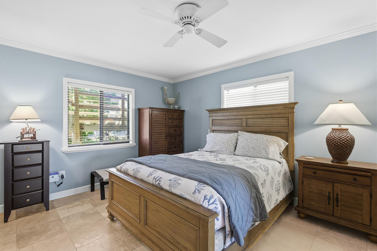 Room 4, Sea Dunes Nautilus B7-b, Volusia