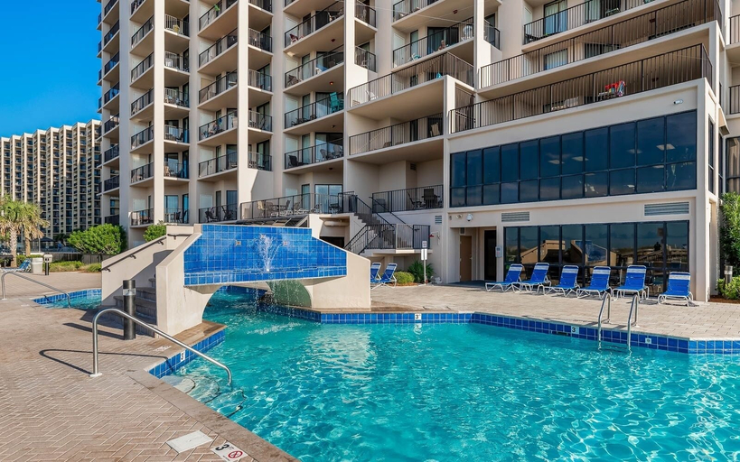 Exterior & Views 2, Phoenix East 806, Baldwin