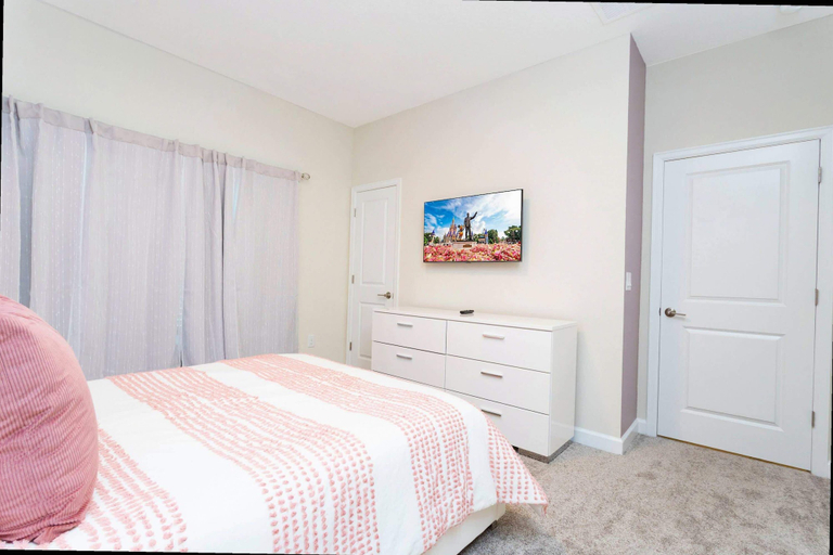 Room 2, Gorgeous 4 Bd w/ Pool at Champions Gate Resort 1020, Osceola