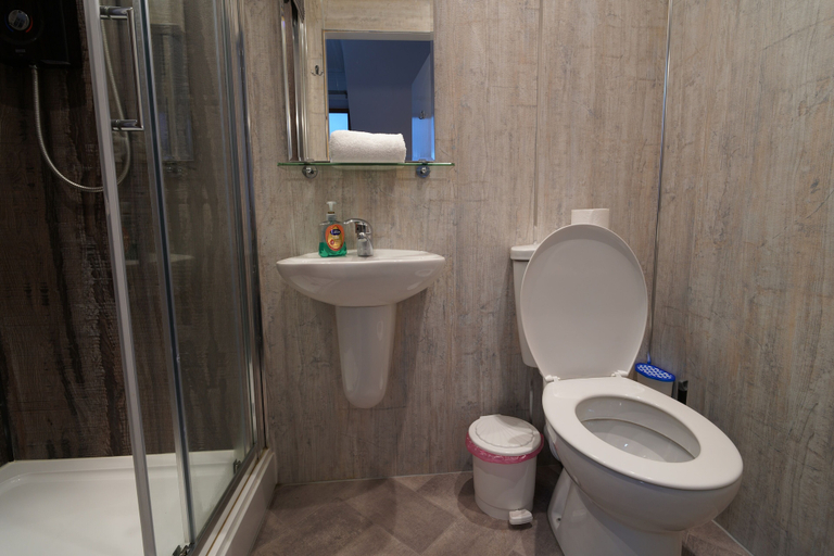 Bathroom 2, Ben View Guest House, Highland