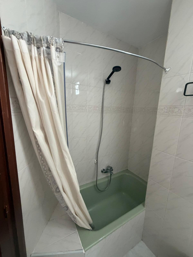Bathroom 5, ApartaHotel Achicoria, Madrid