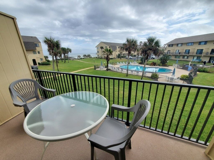 Outdoor dining 5, Summerhouse 218 2 Bedroom Condo, Saint Johns