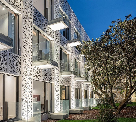 Exterior & Views