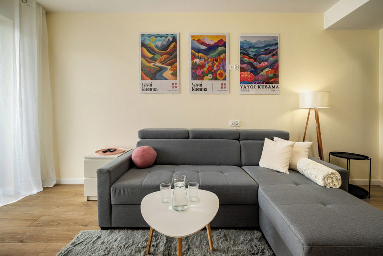 Living area 2, RentPlanet - Apartament Brzoskwiniowa, Środa Śląska
