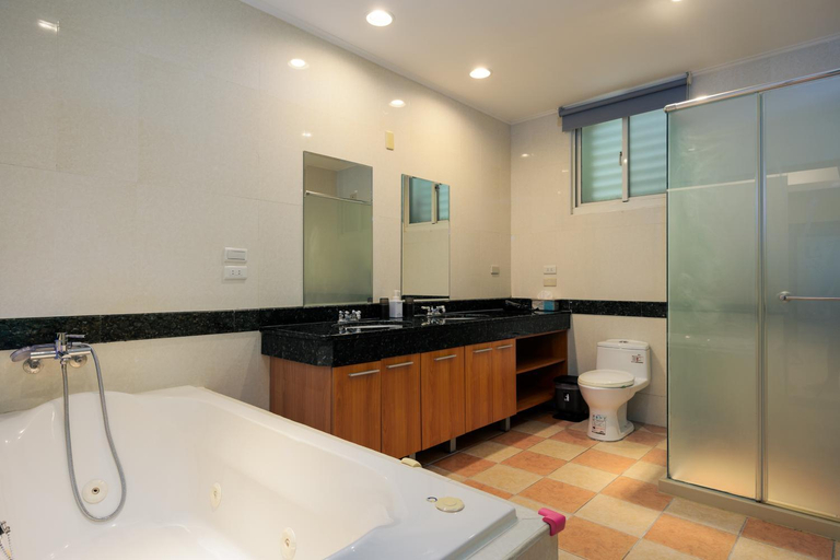 Bathroom 3, Hualien Bv B&B, Hualien