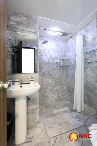 Bathroom 3, Nai Harn Condominium, Phuket Island