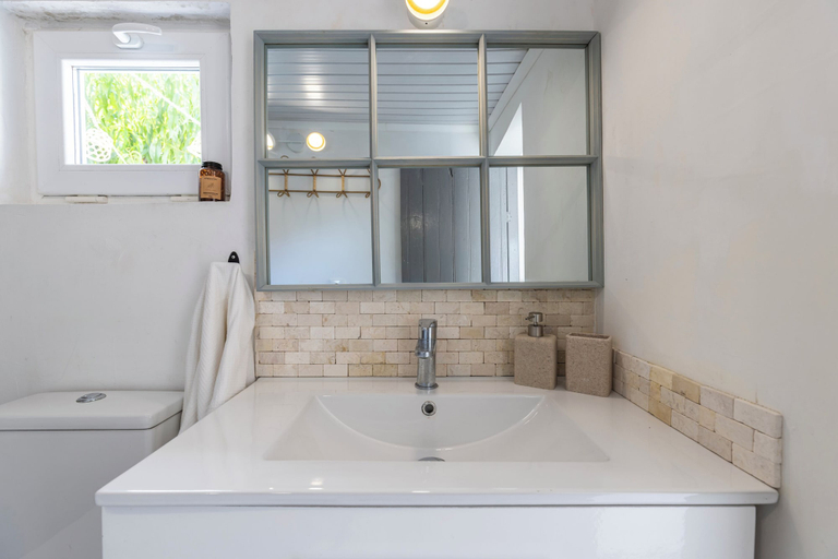 Bathroom 4, Azure Soul Ericeira Escape, Mafra
