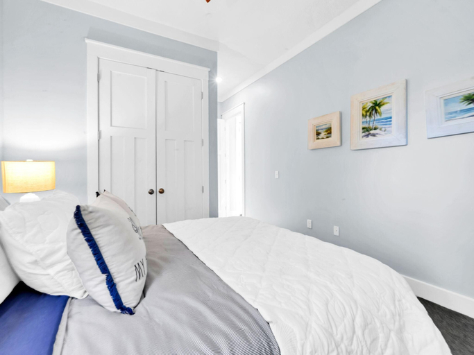 Room 2, The Grand Castle, Bay